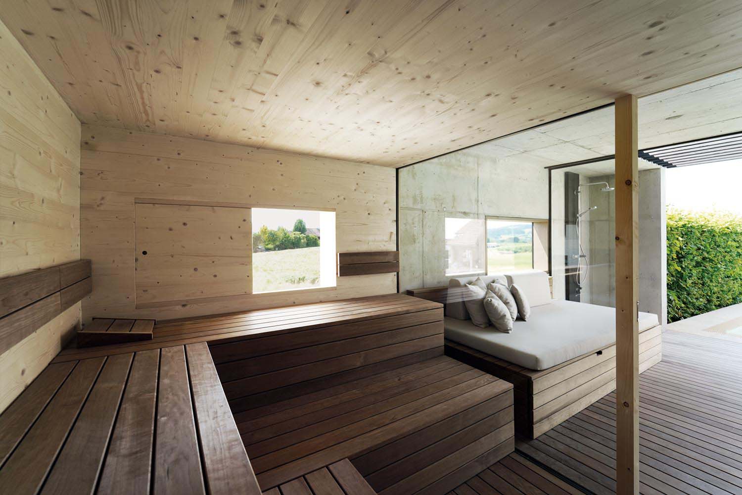 Mit Blick auf das Besondere - Sauna-Wellness-Landschaft 